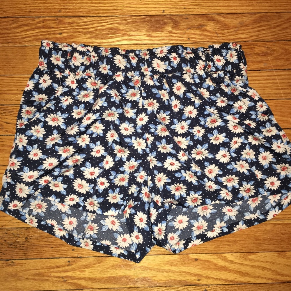 Flowy flowered shorts